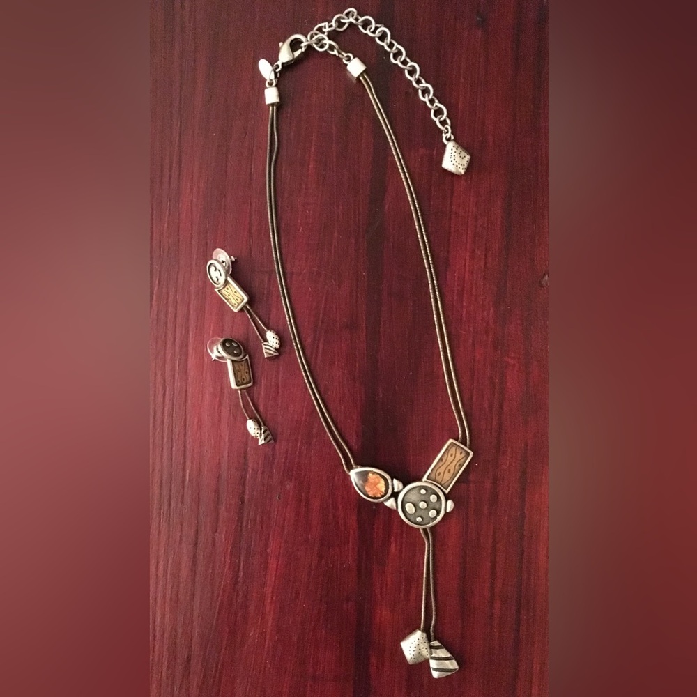 Bolo Style Necklace & Matching Earrings